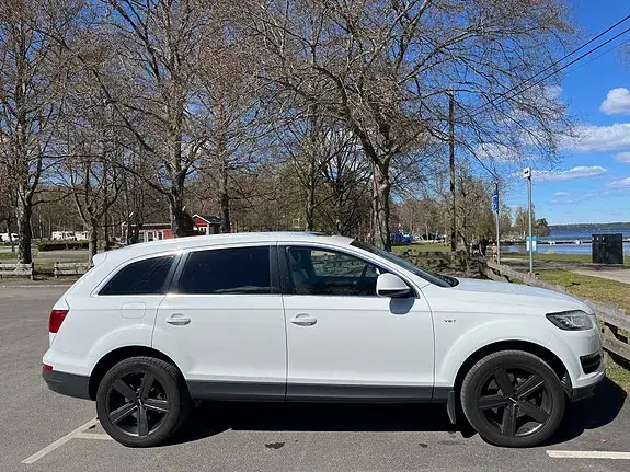 Audi Q7 2015 photo 2