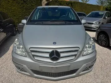 Mercedes-Benz B180