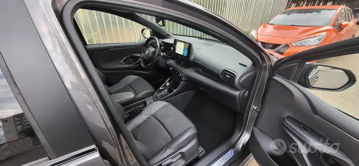 Toyota Yaris 2022 photo 2