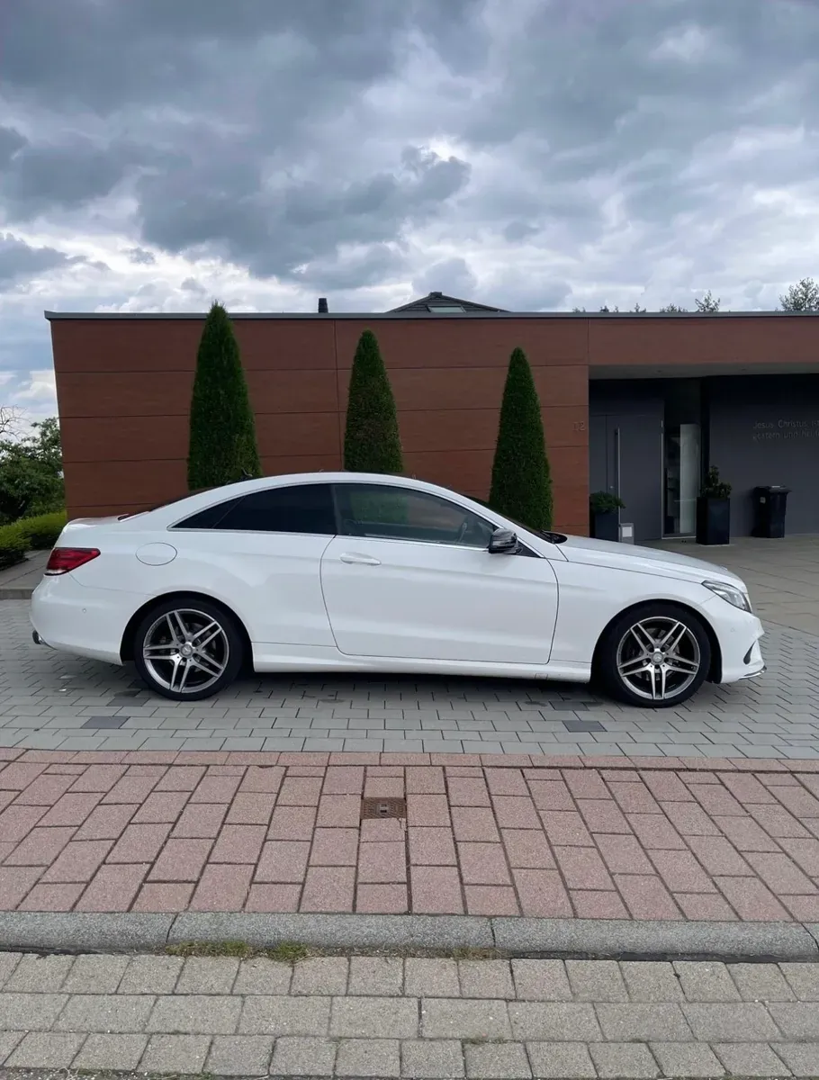Mercedes-Benz E-Class 2016 photo 2