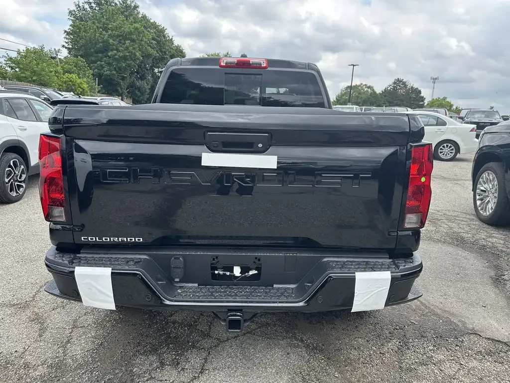 Chevrolet Colorado 2026 photo 2