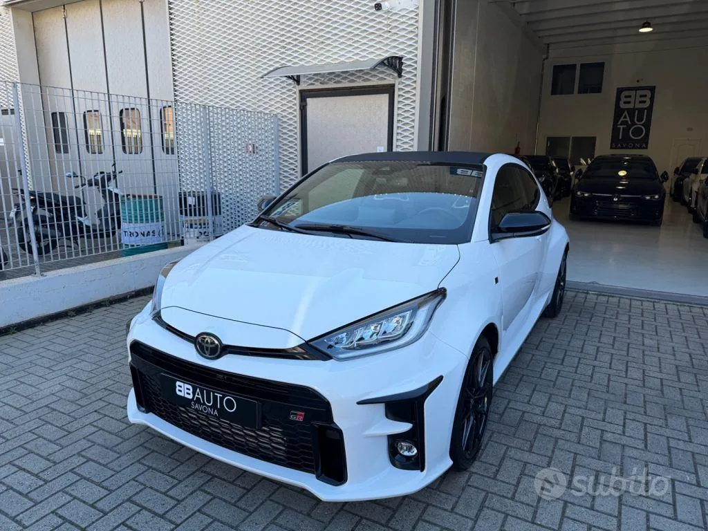 Toyota Yaris 2024 photo 2