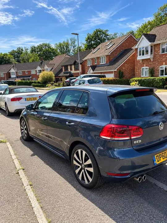 Volkswagen Golf 2010 photo 2