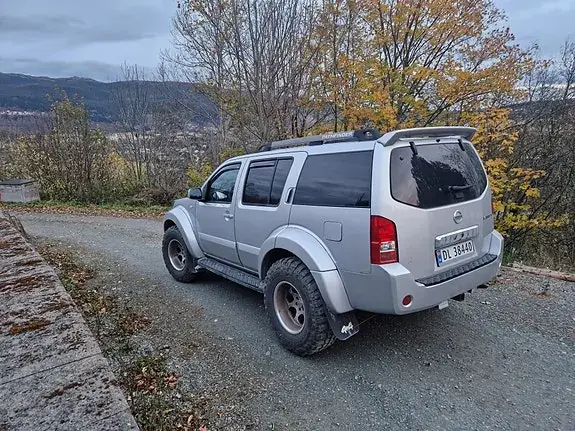 Nissan Pathfinder 2006 photo 2