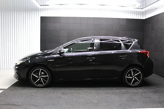 Toyota Auris 2018 photo 3