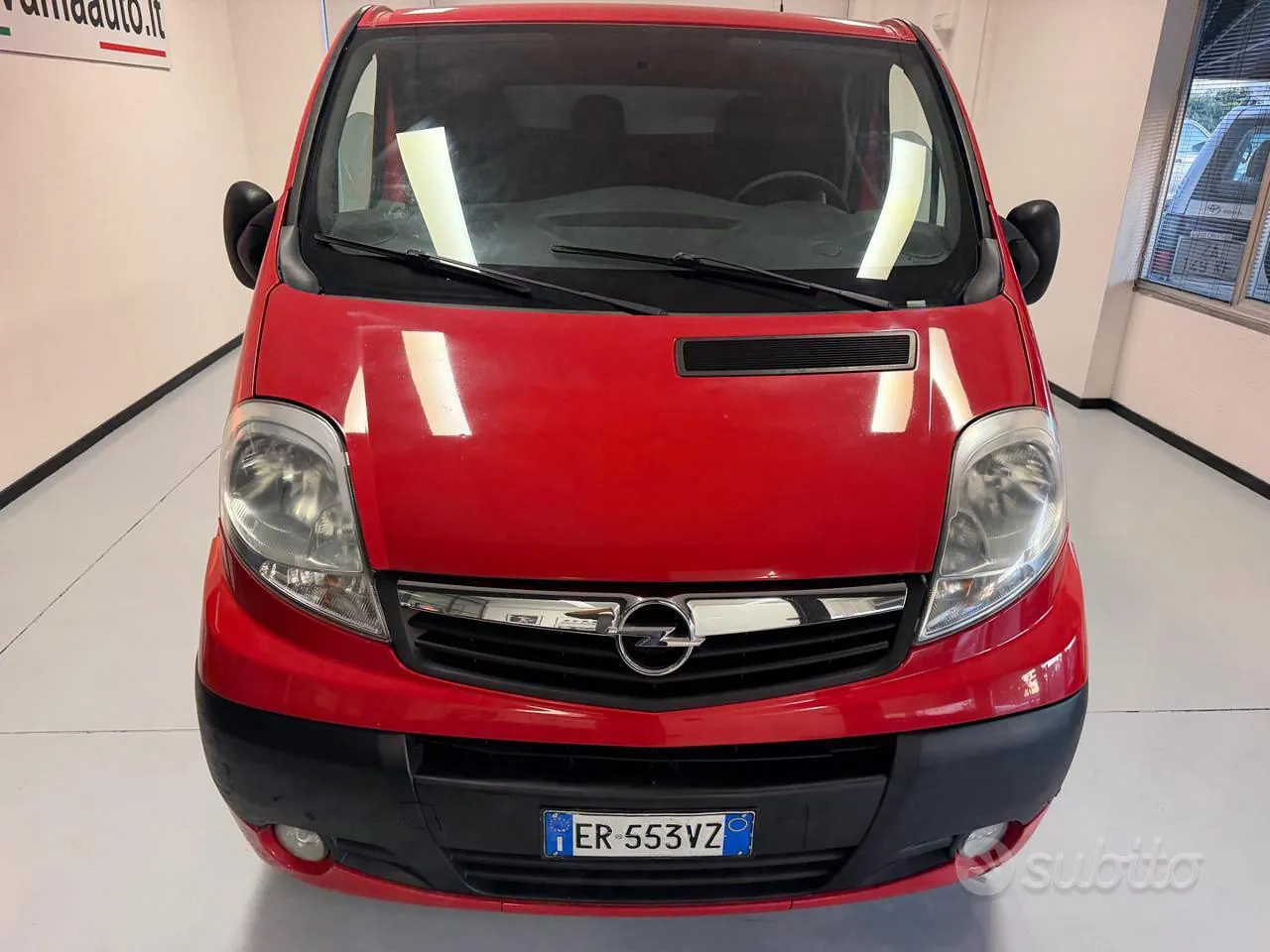 Opel Vivaro 2013 photo 2
