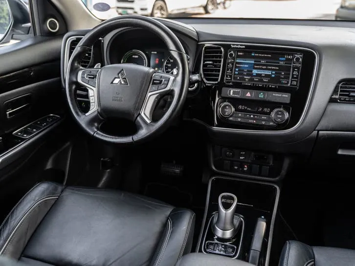 Mitsubishi Outlander 2015 photo 2
