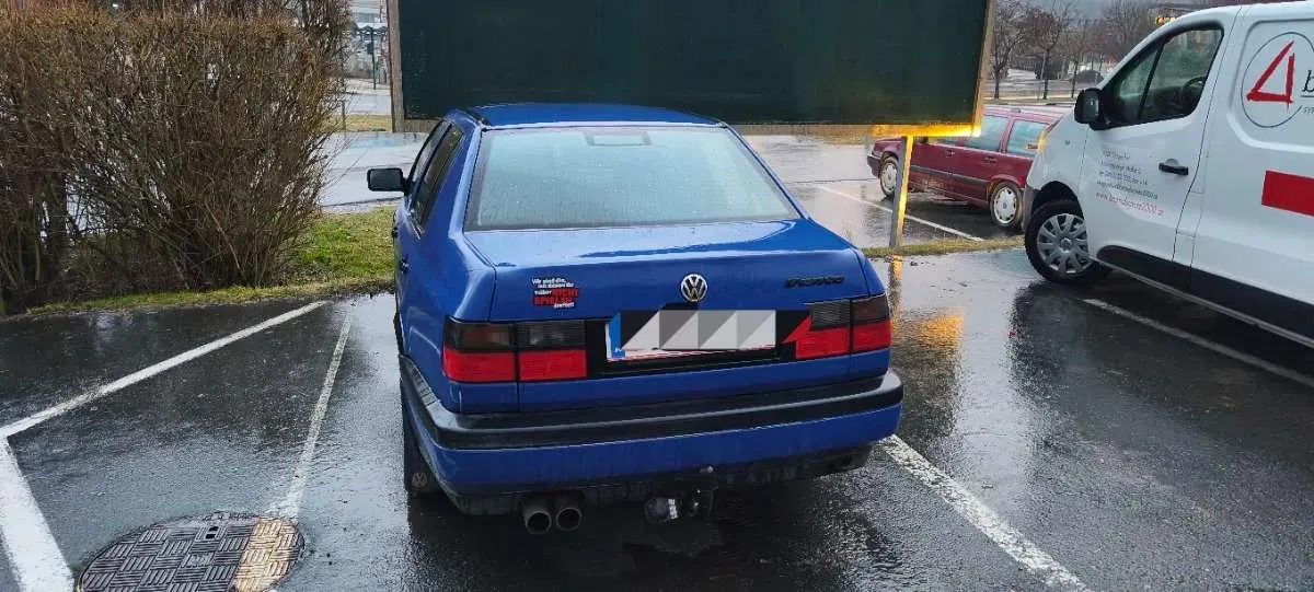 Volkswagen Vento 1998 photo 3