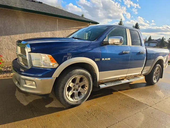Dodge Ram 1500 2010 photo 2