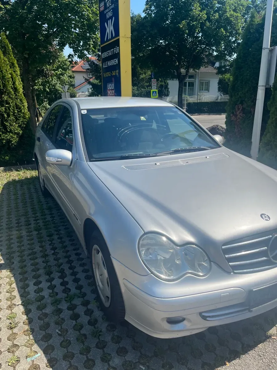 Mercedes-Benz C-Class 2005 photo 3