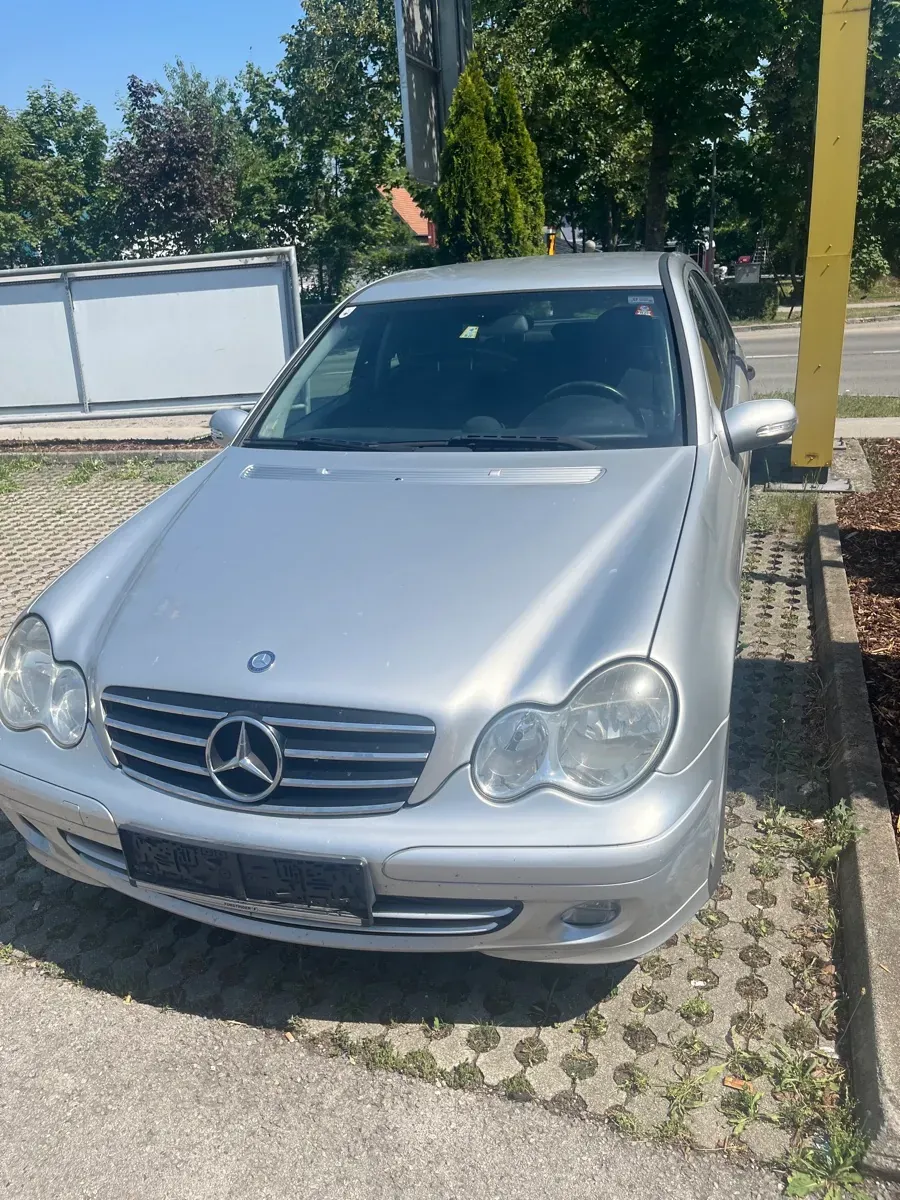 Mercedes-Benz C-Class 2005 photo 2