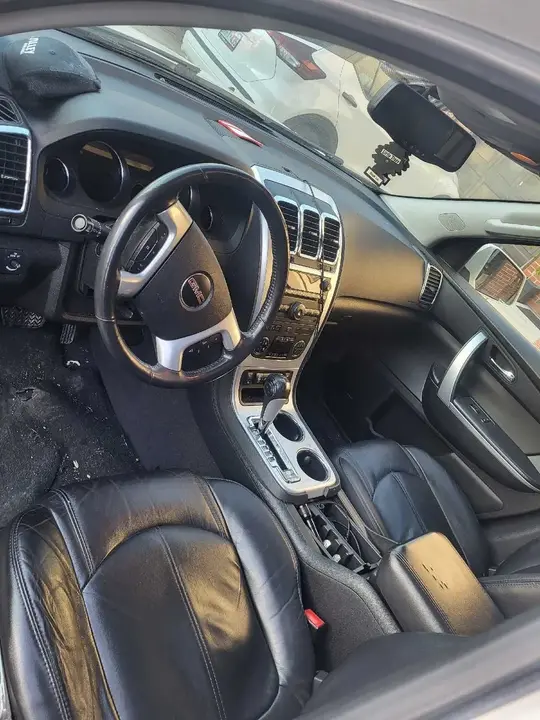 GMC Acadia 2012 photo 3