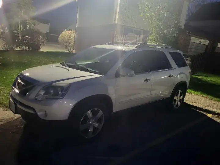 GMC Acadia 2012 photo 4