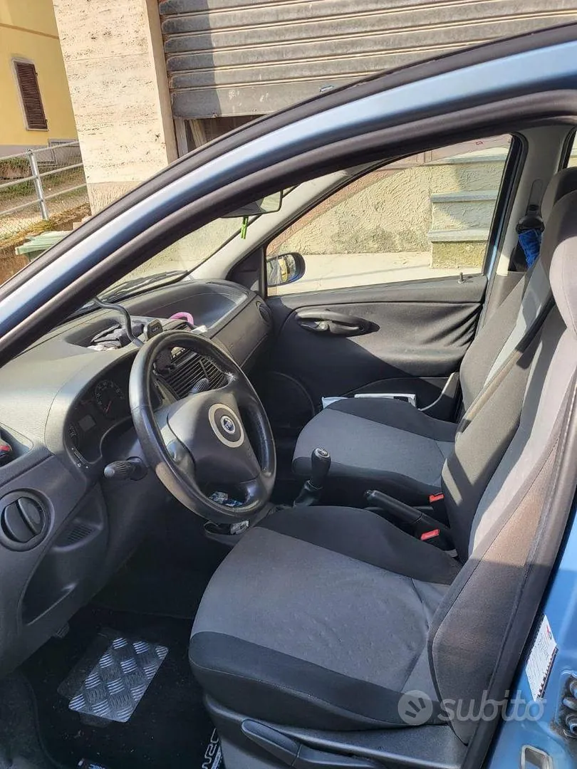 Fiat Punto 2005 photo 3