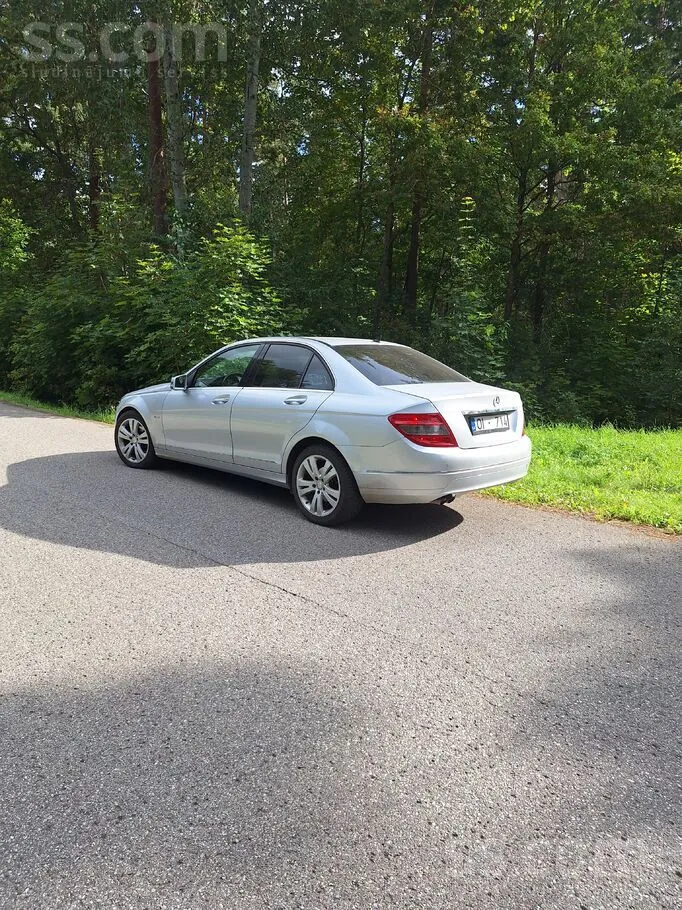 Mercedes-Benz C200 2010 photo 2