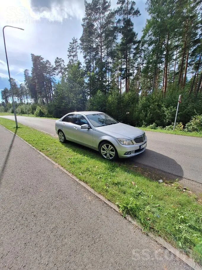Mercedes-Benz C200 2010 photo 4