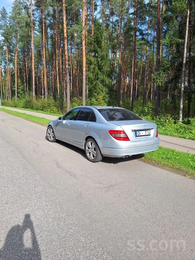 Mercedes-Benz C200 2010 photo 3