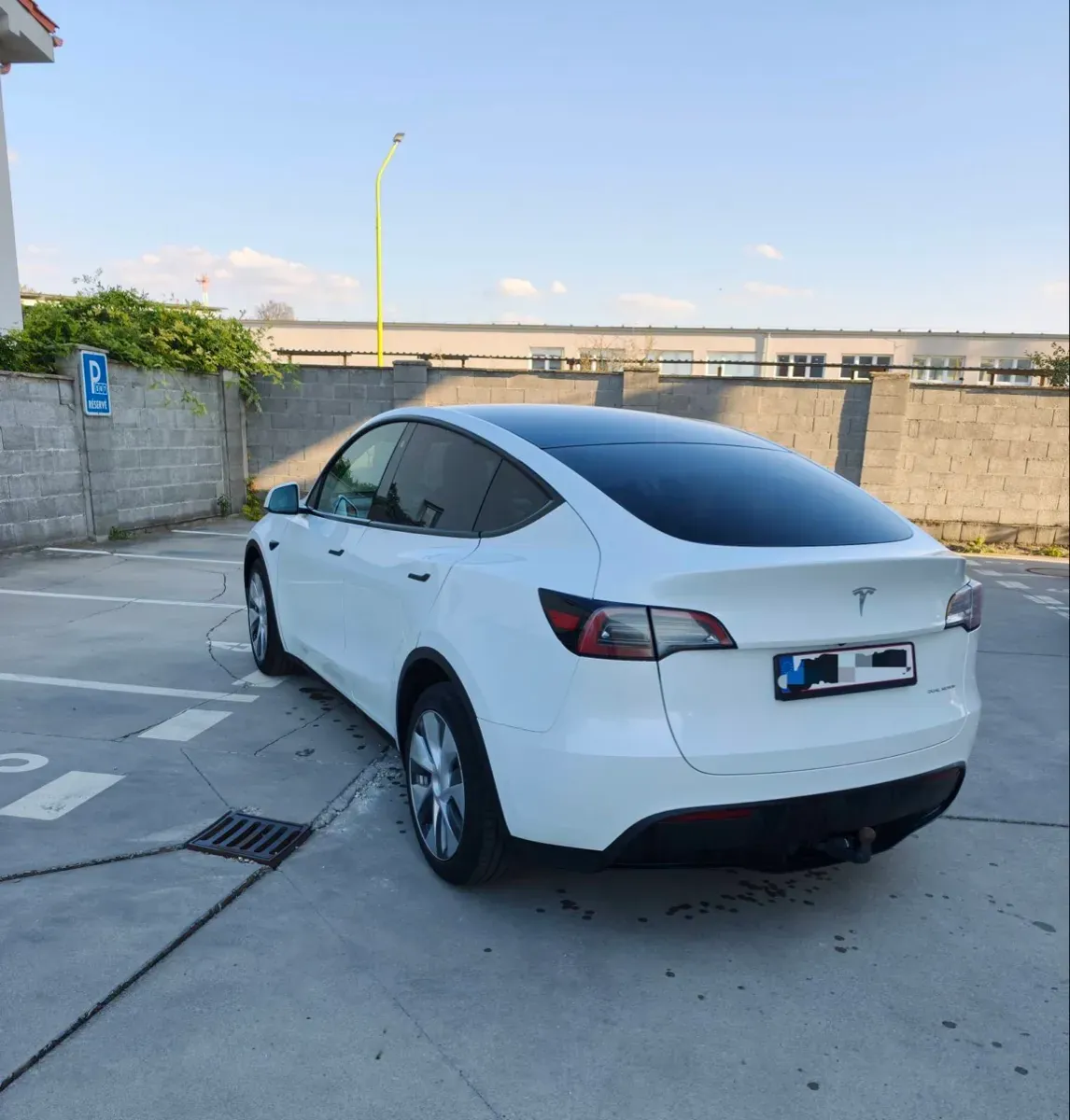 Tesla Model Y 2023 photo 3