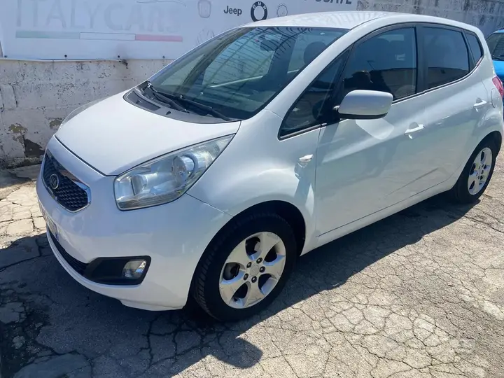 Kia Venga 2010 photo 2