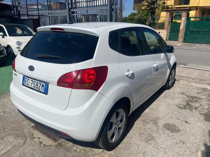 Kia Venga 2010 photo 4