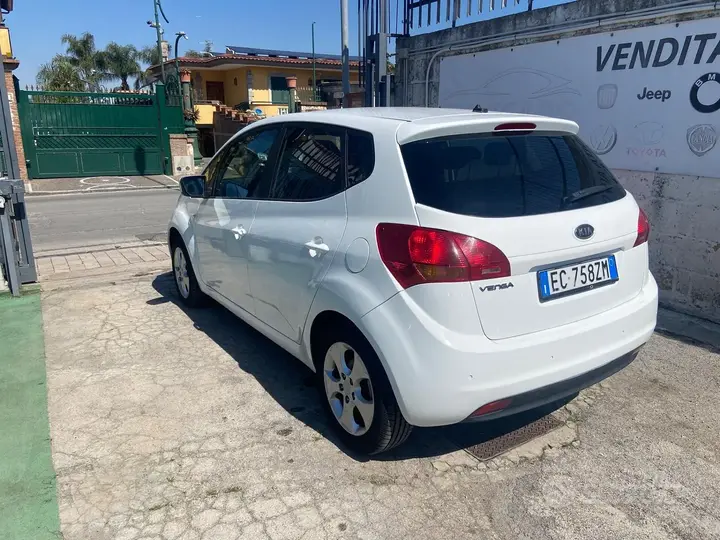 Kia Venga 2010 photo 5