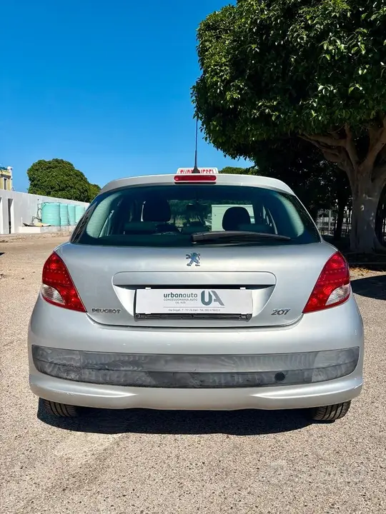 Peugeot 207 2010 photo 5