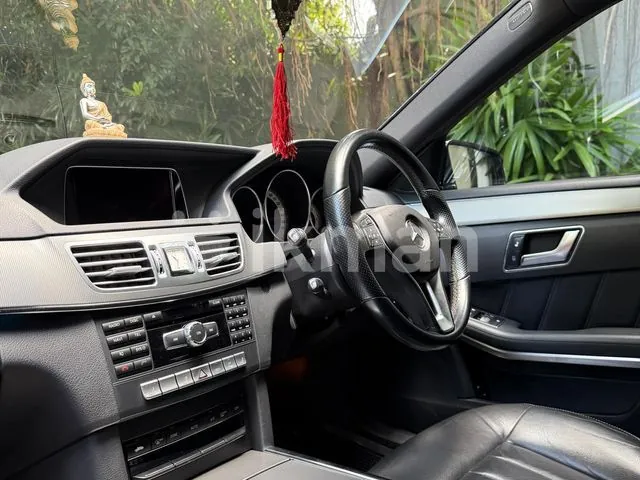 Mercedes-Benz E220