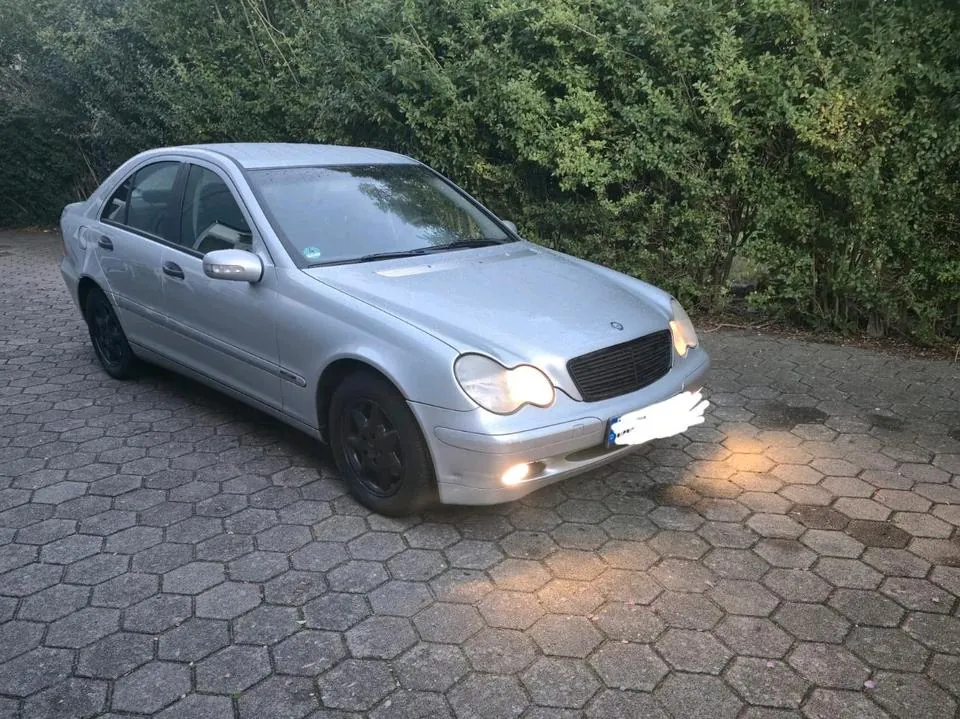 Mercedes-Benz C200