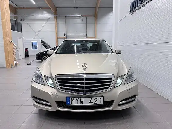 Mercedes-Benz E 200 2011 photo 2