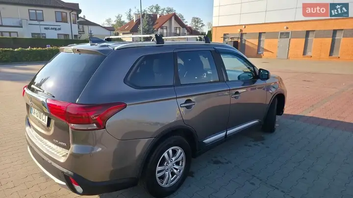 Mitsubishi Outlander 2018 photo 5