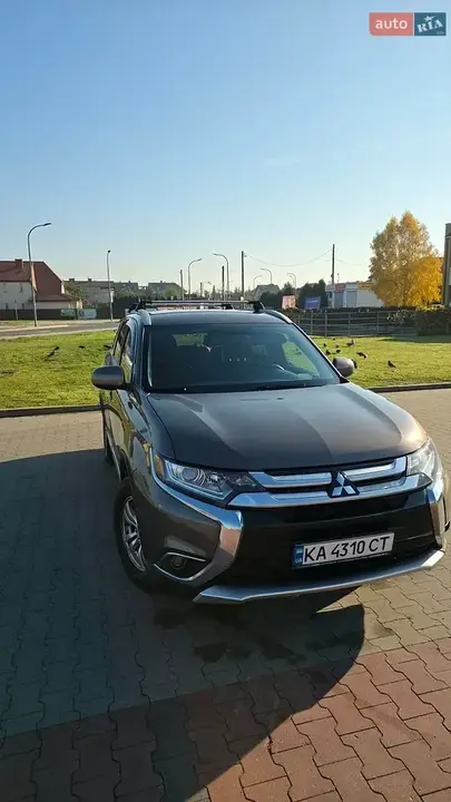 Mitsubishi Outlander 2018 photo 2
