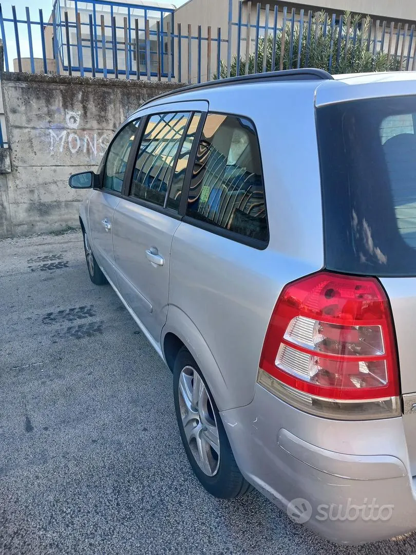 Opel Zafira 2009 photo 3