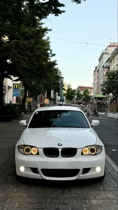BMW 1 Series 2010 photo 2
