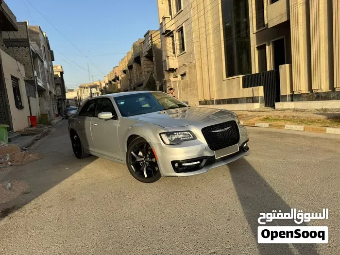 Chrysler 300 2021 photo 2