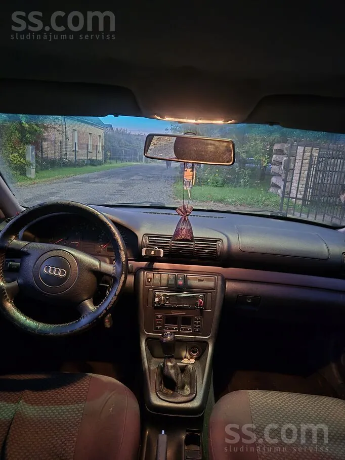 Audi A4 1998 photo 3