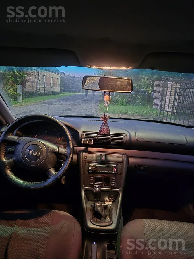 Audi A4 1998 photo 2