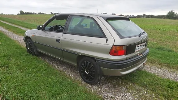 Opel Astra 1996 photo 2