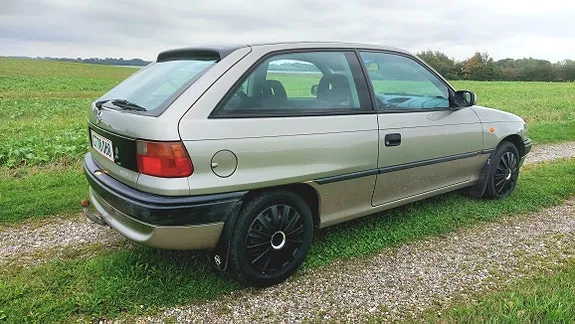 Opel Astra 1996 photo 3