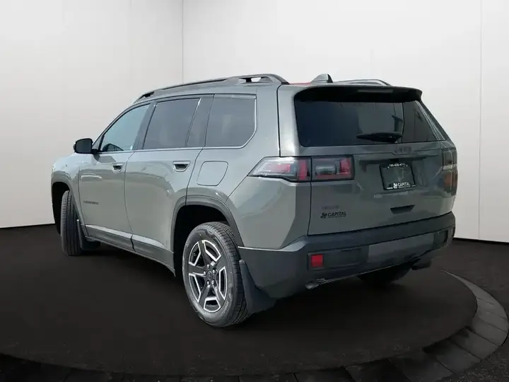 Jeep Cherokee 2026 photo 4