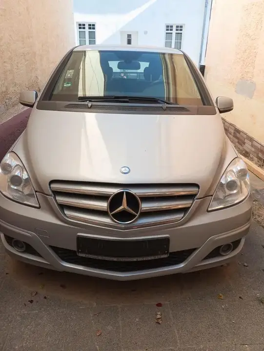 Mercedes-Benz B180