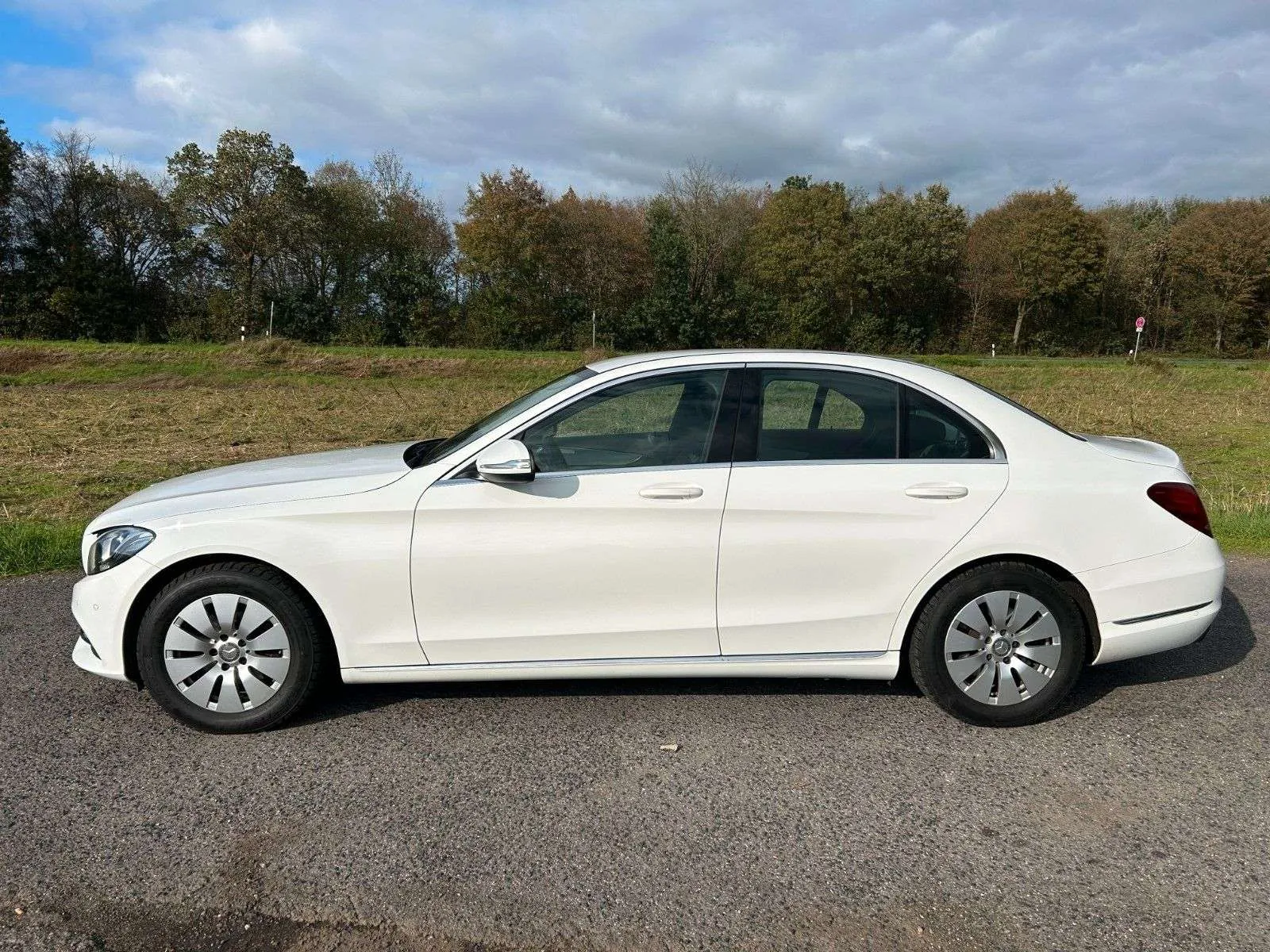 Mercedes-Benz C 220 Limousine 2014 photo 2