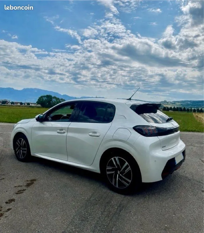 Peugeot 208 2021 photo 2