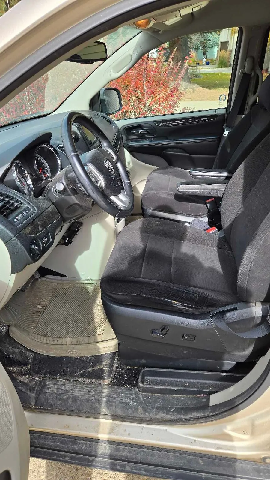 Dodge Grand Caravan 2013 photo 2