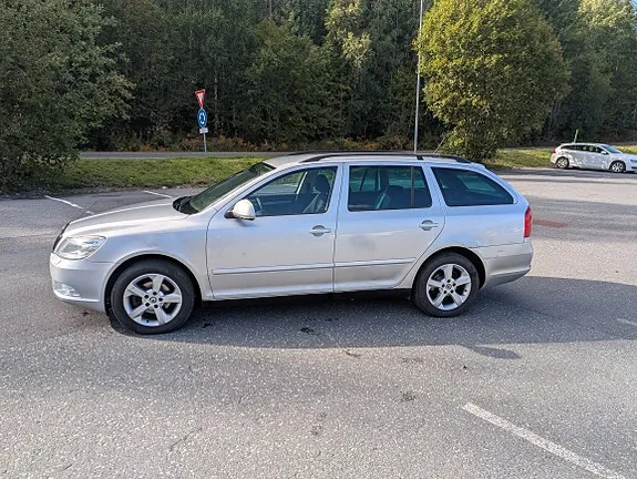 Skoda Octavia 2012 photo 2
