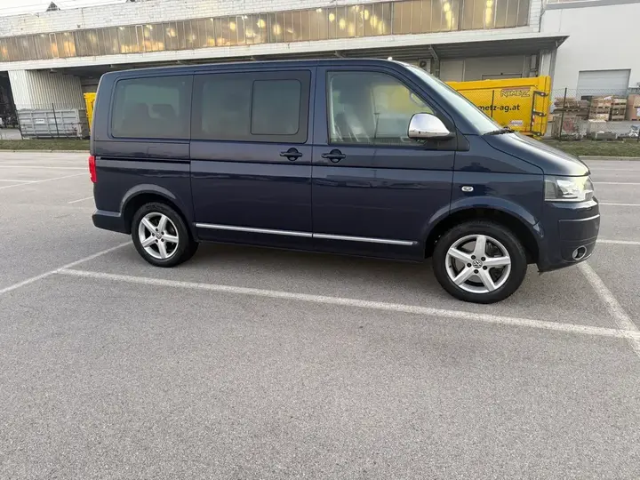 Volkswagen Multivan 2013 photo 2