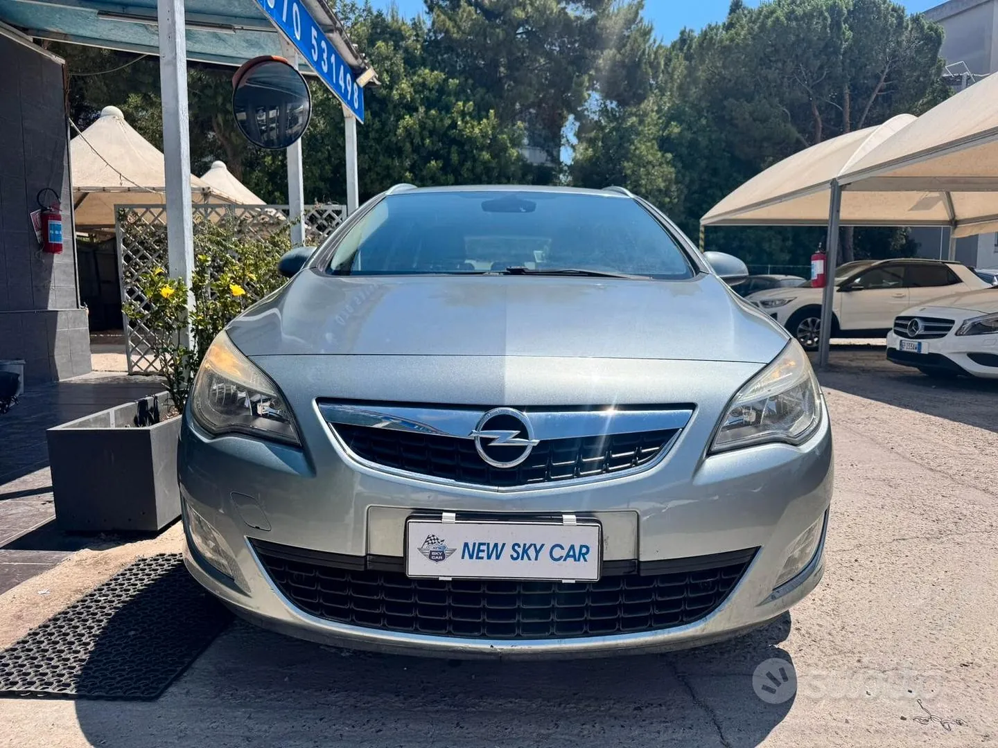 Opel Astra 2011 photo 2