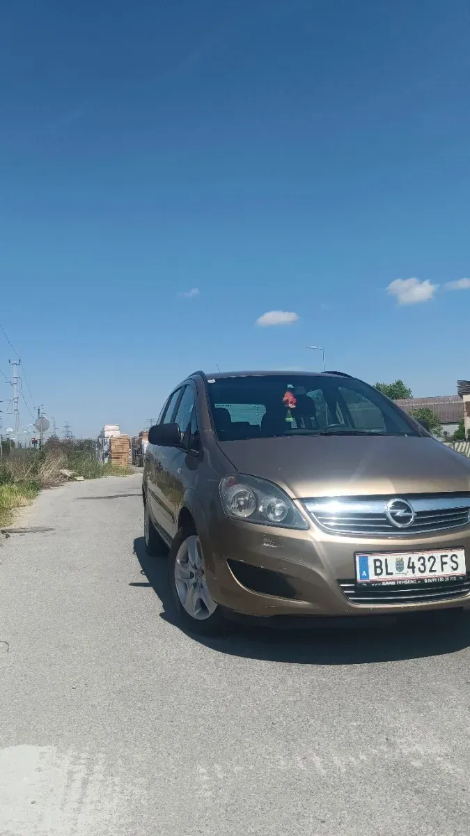Opel Zafira 2013 photo 3
