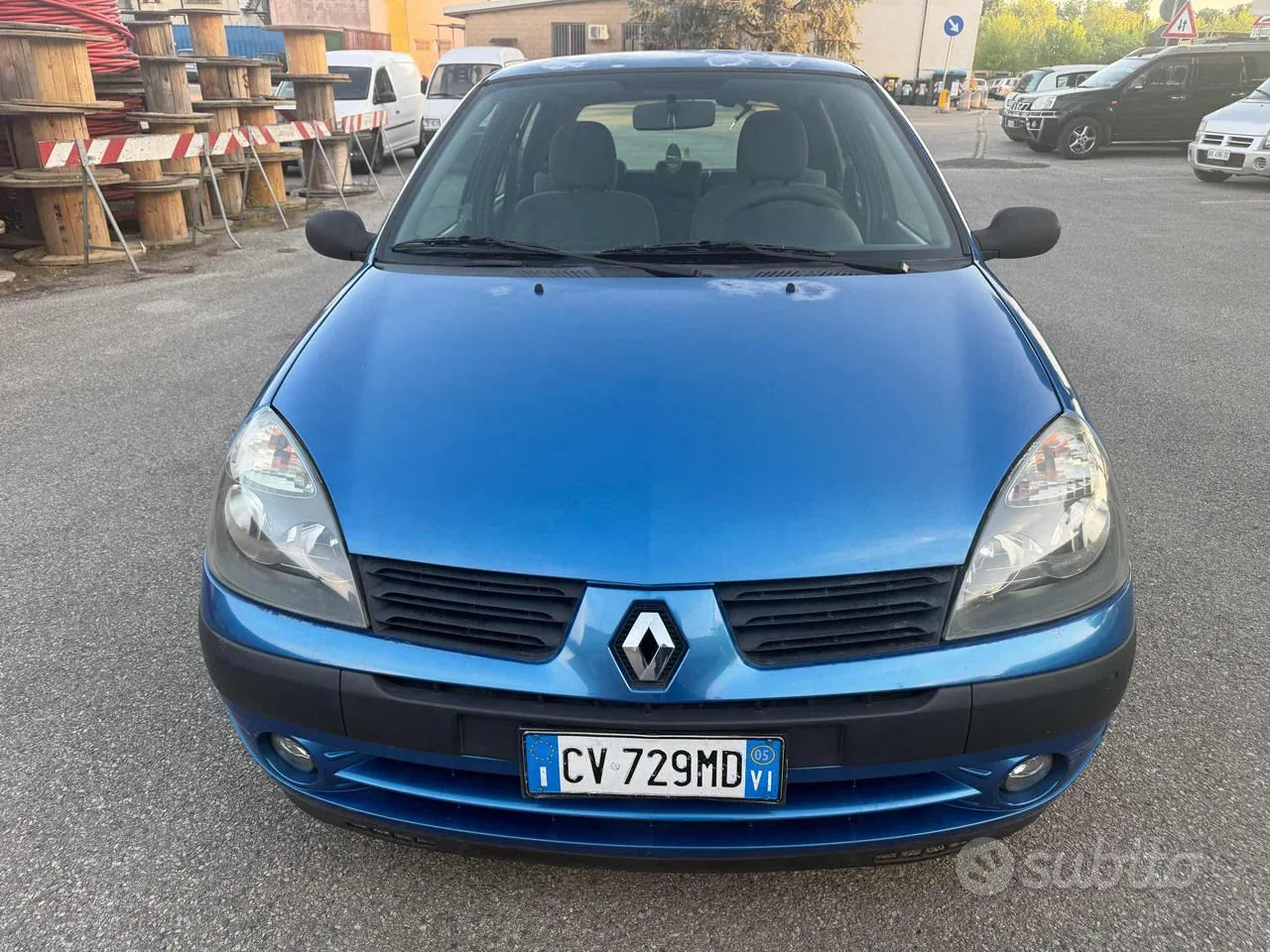 Renault Clio 2005 photo 2