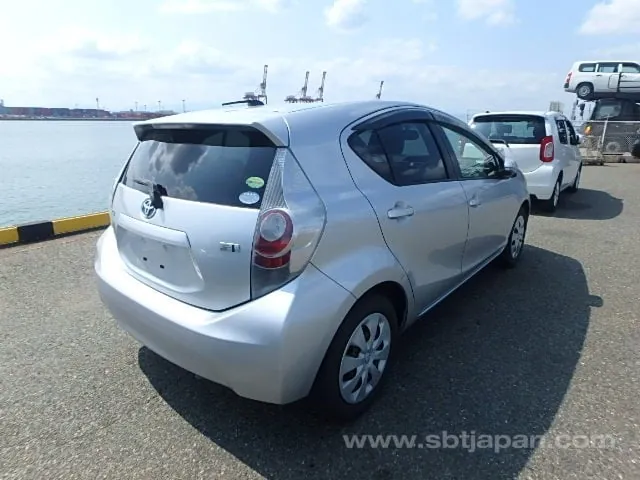 Toyota Aqua S 2012 photo 4