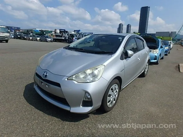 Toyota Aqua S 2012 photo 2